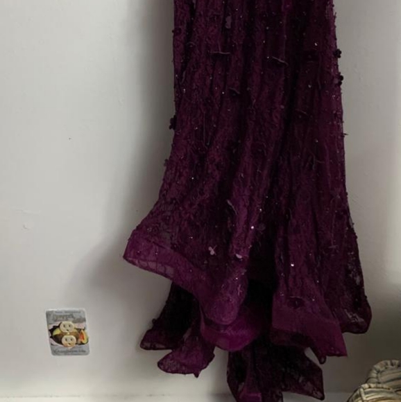 Dresses - Picture 2 of 6